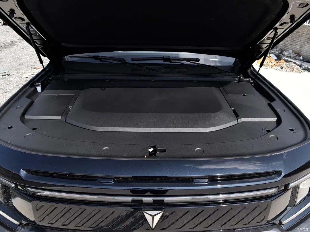 双电机四驱，5.9秒破百，蠕行模式、坦克转弯全都有，18.59万就能买！