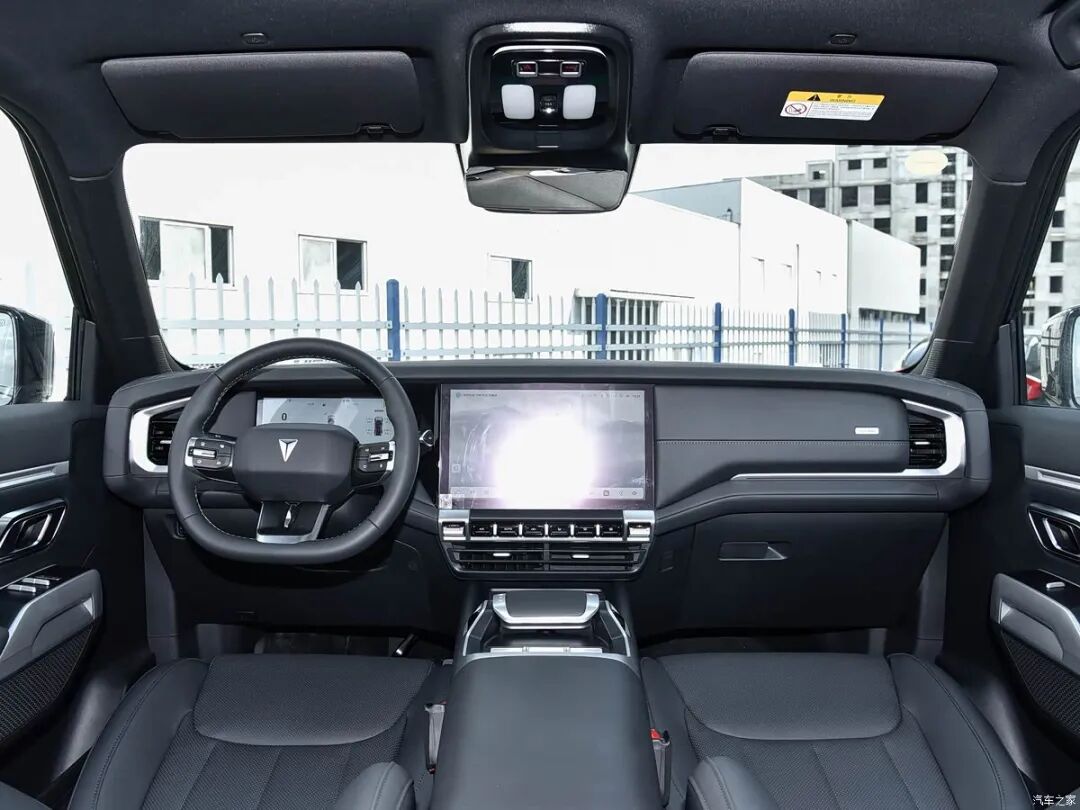 双电机四驱，5.9秒破百，蠕行模式、坦克转弯全都有，18.59万就能买！