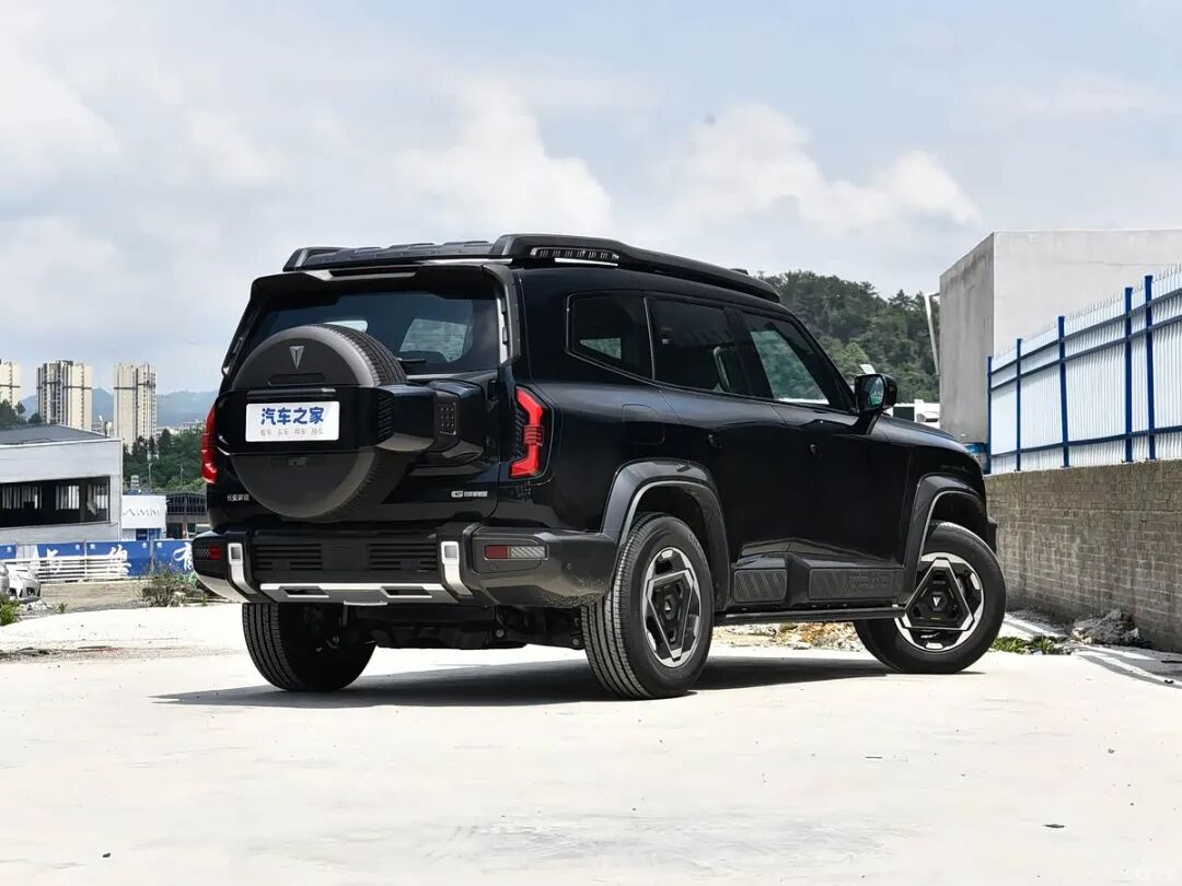 双电机四驱，5.9秒破百，蠕行模式、坦克转弯全都有，18.59万就能买！