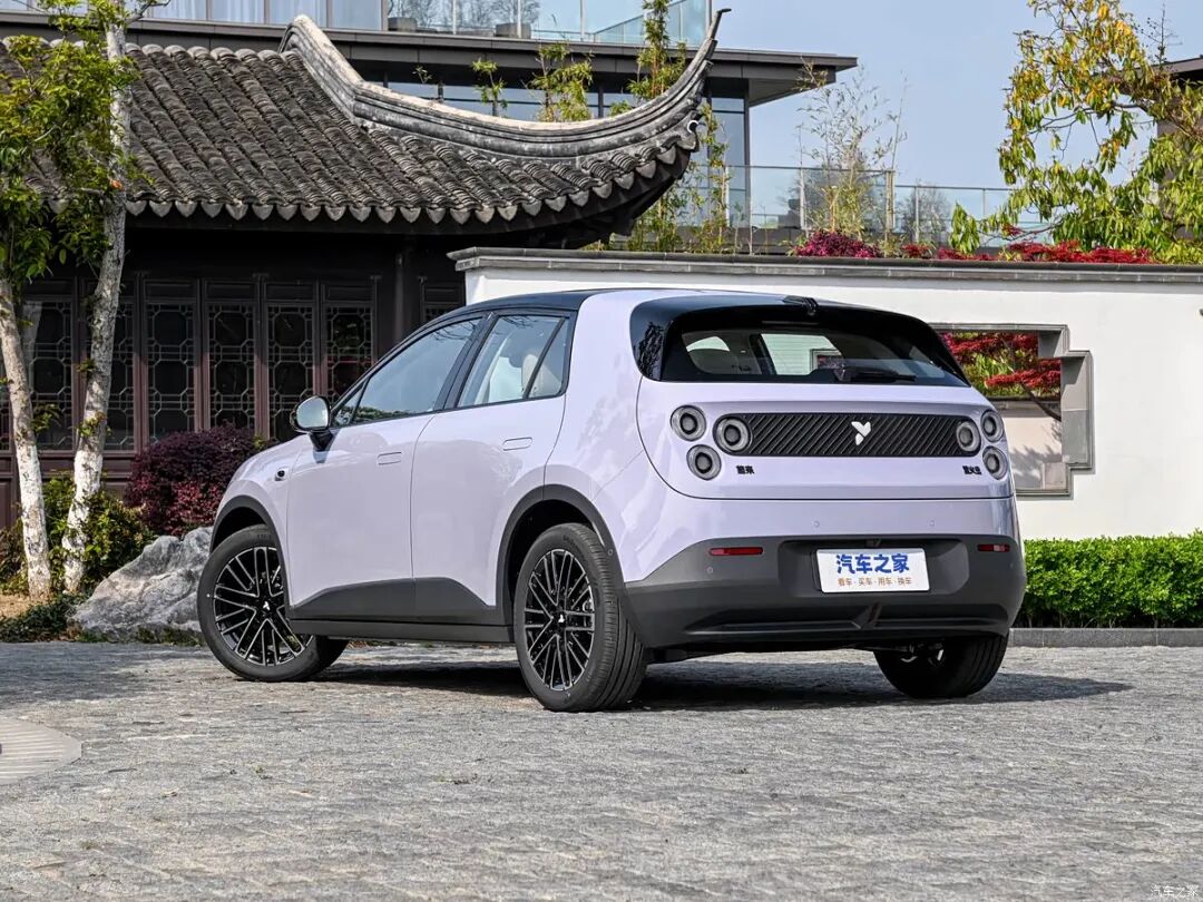 纯电续航420公里，萤火虫右舵版泰国上市，售价约合人民币16.92万！