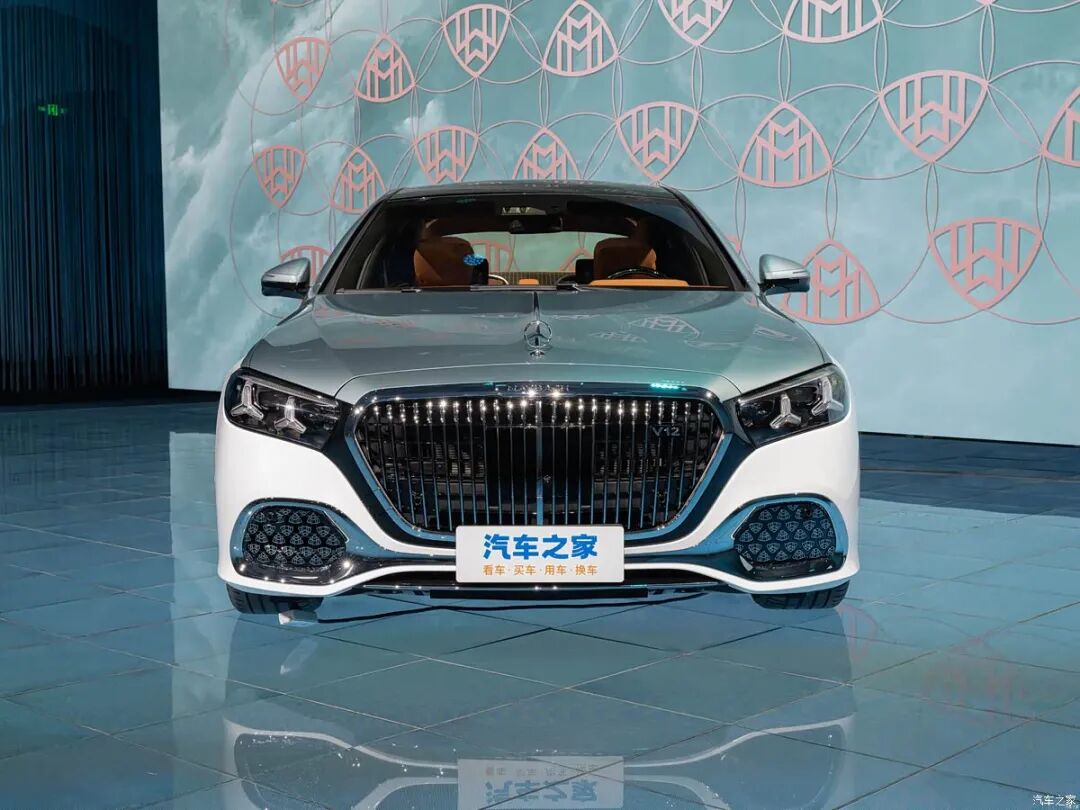 V12发动机，850牛·米+205牛·米，头等舱级体验谁不想要！