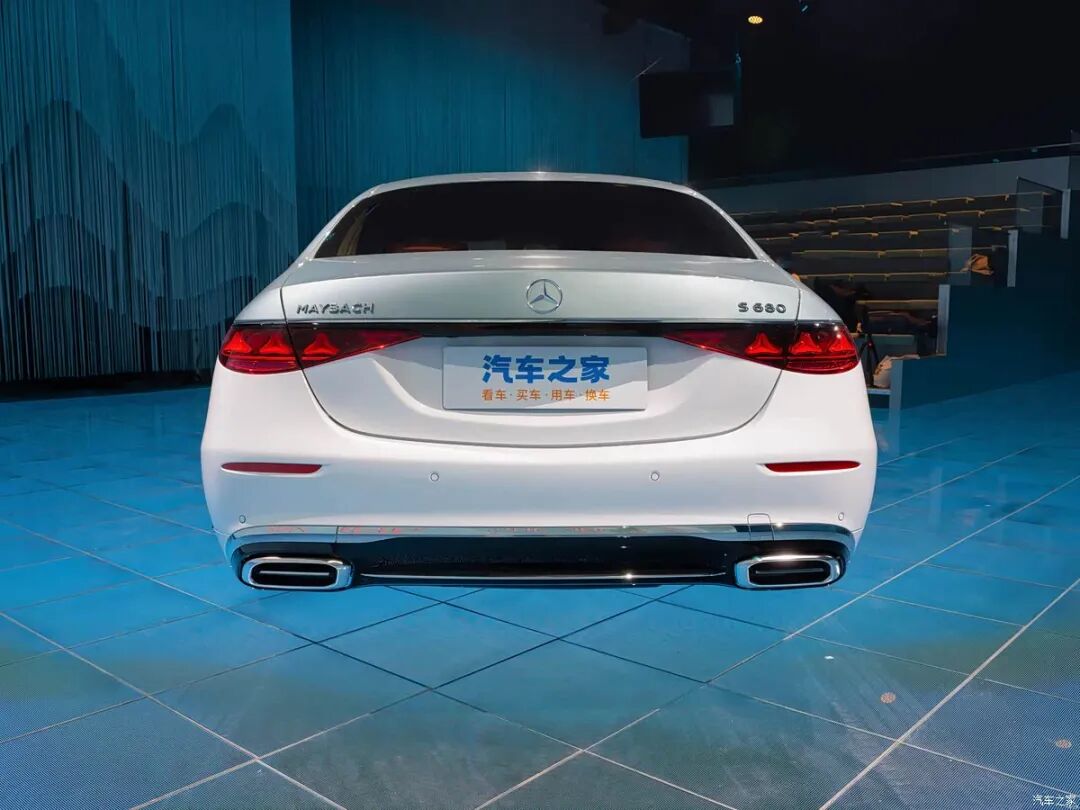 V12发动机，850牛·米+205牛·米，头等舱级体验谁不想要！