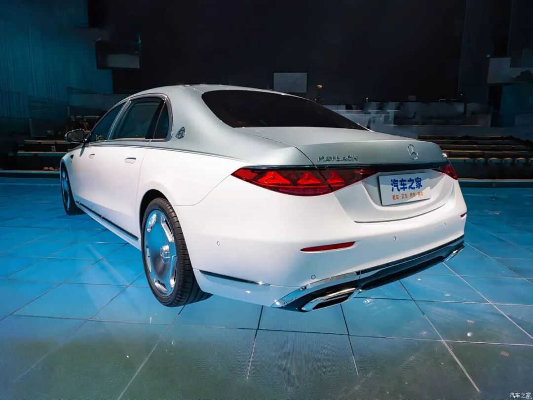 V12发动机，850牛·米+205牛·米，头等舱级体验谁不想要！