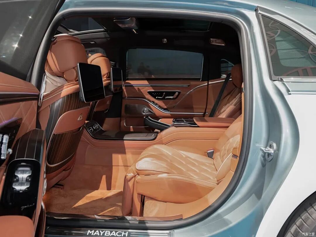 V12发动机，850牛·米+205牛·米，头等舱级体验谁不想要！