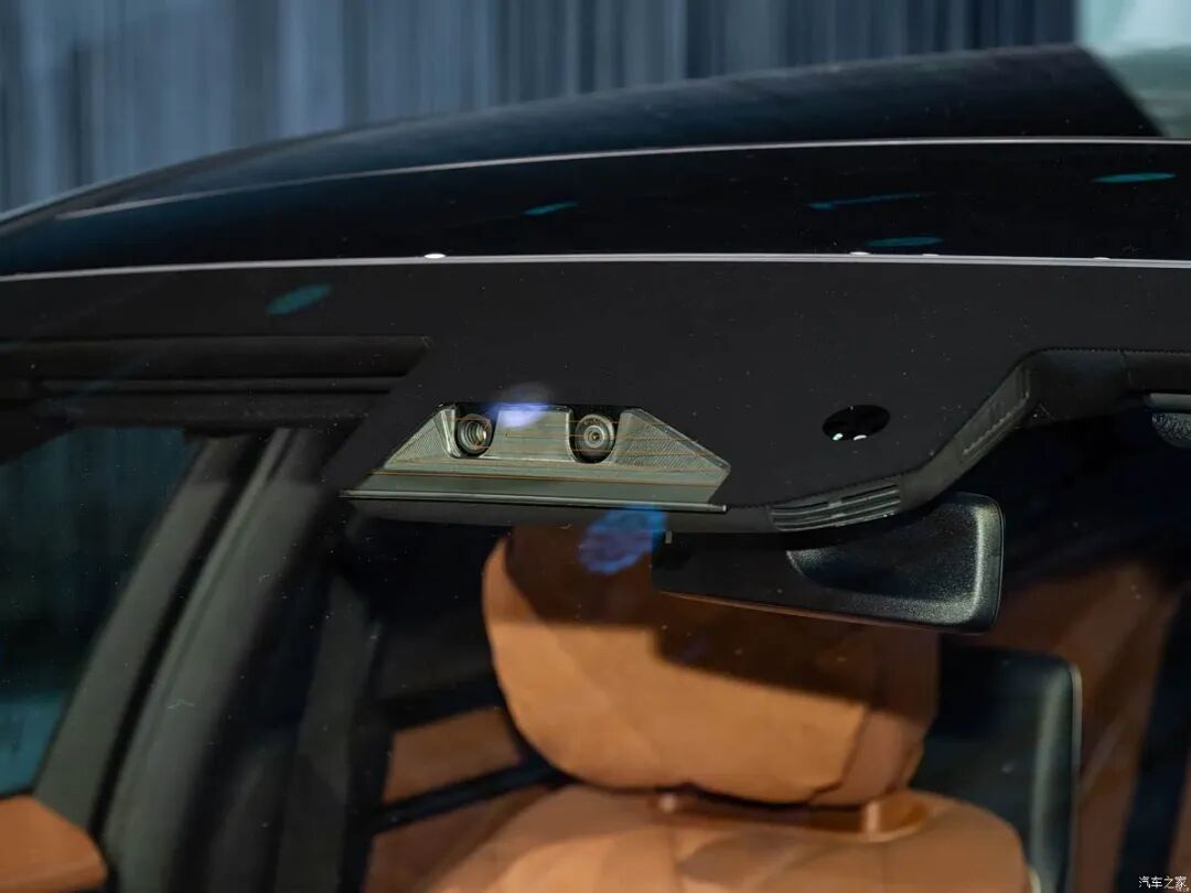 V12发动机，850牛·米+205牛·米，头等舱级体验谁不想要！