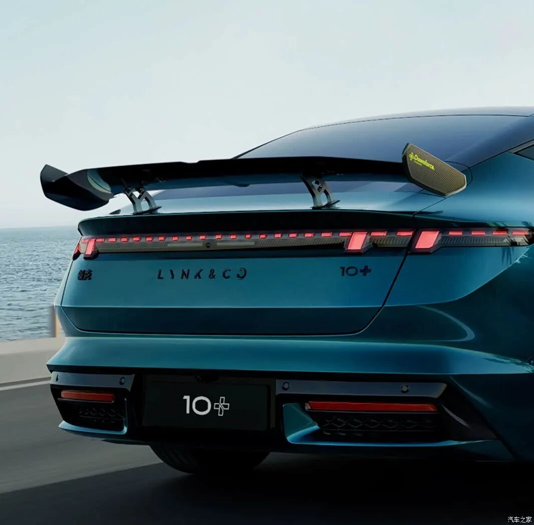 925马力、四驱，碳纤维后扰流板，21英寸锻造轮圈，经典能否再复刻？