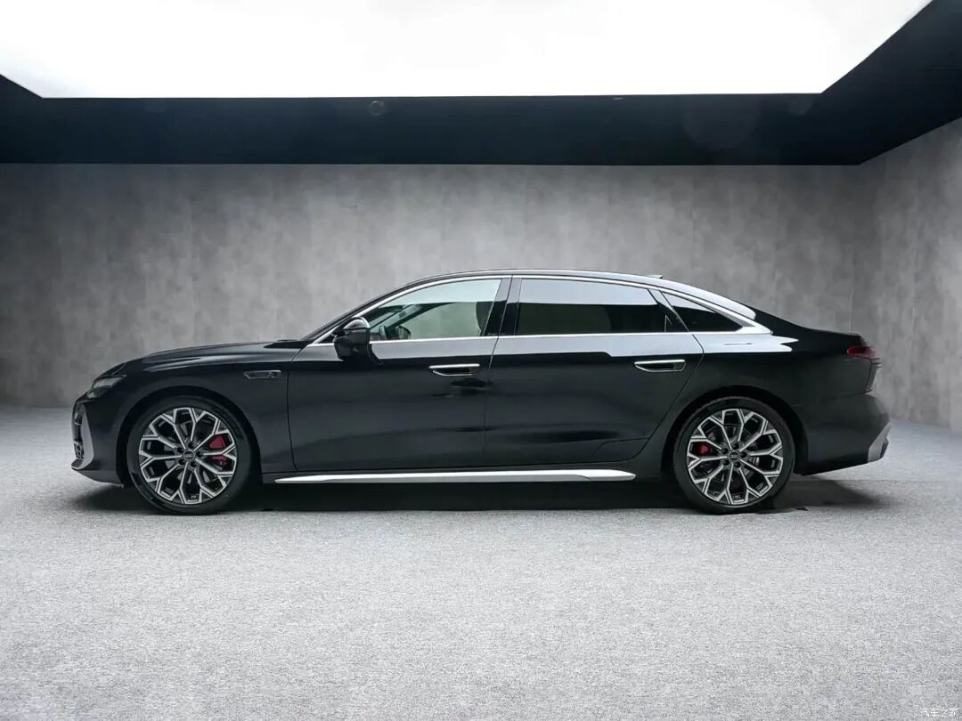 双前脸+3.0T V6+多屏联动,全新奥迪A6L来了,价格直接打穿?