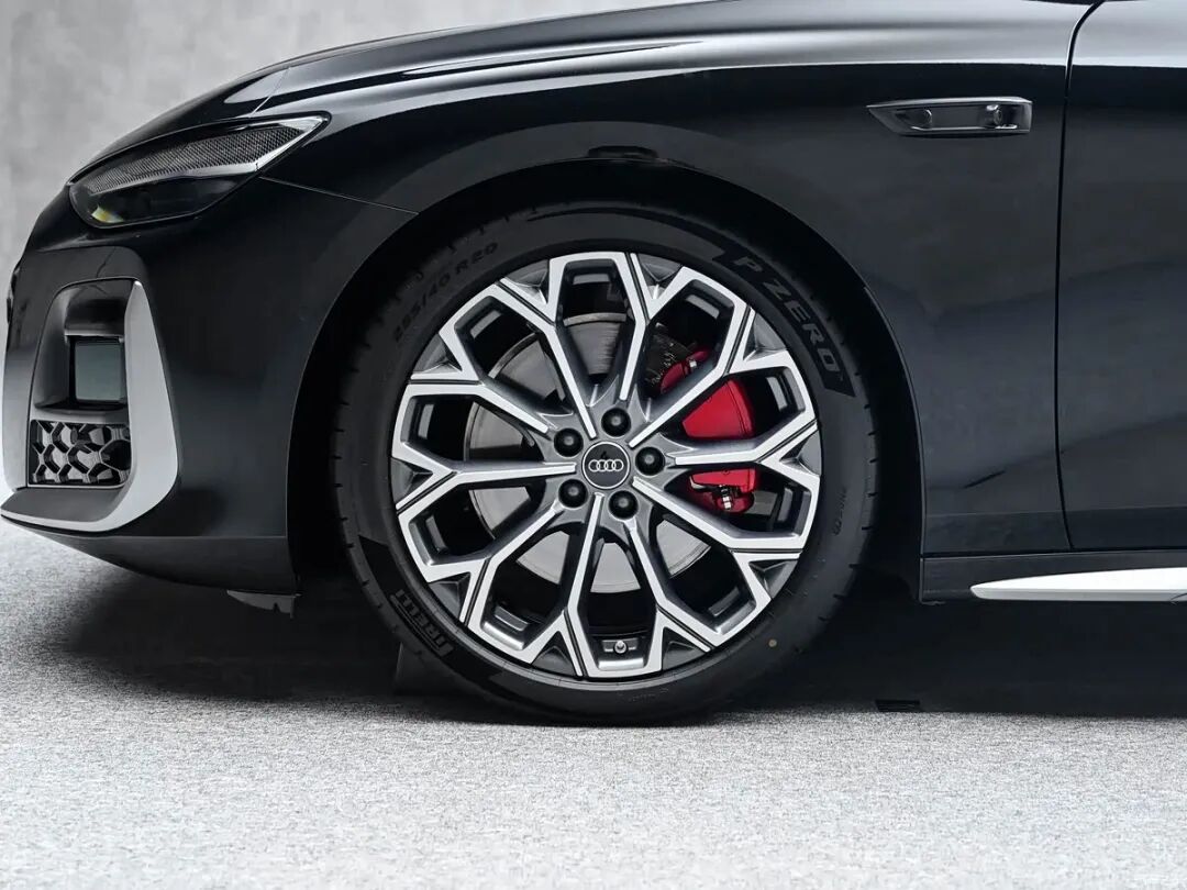 双前脸+3.0T V6+多屏联动,全新奥迪A6L来了,价格直接打穿?