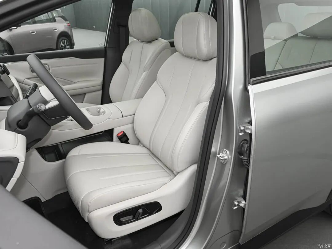 15万买车添新丁!全系标配激光雷达,这车闭眼冲值不值?