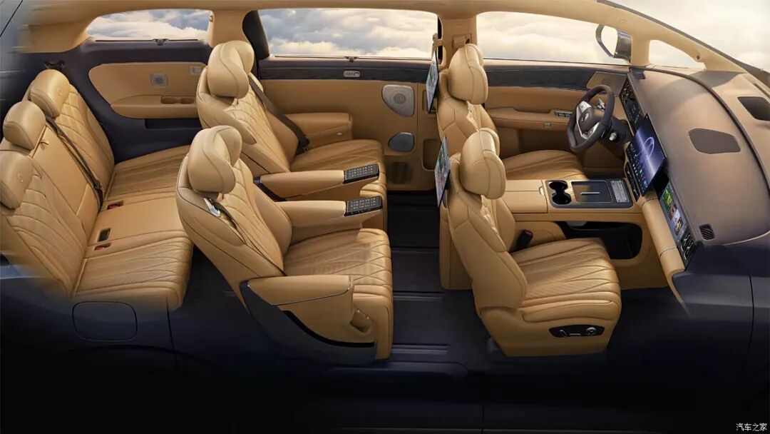 二排吸顶屏+天神之眼5.0！二代刀片电池+闪充！百公里才6个多油，这车太香了！