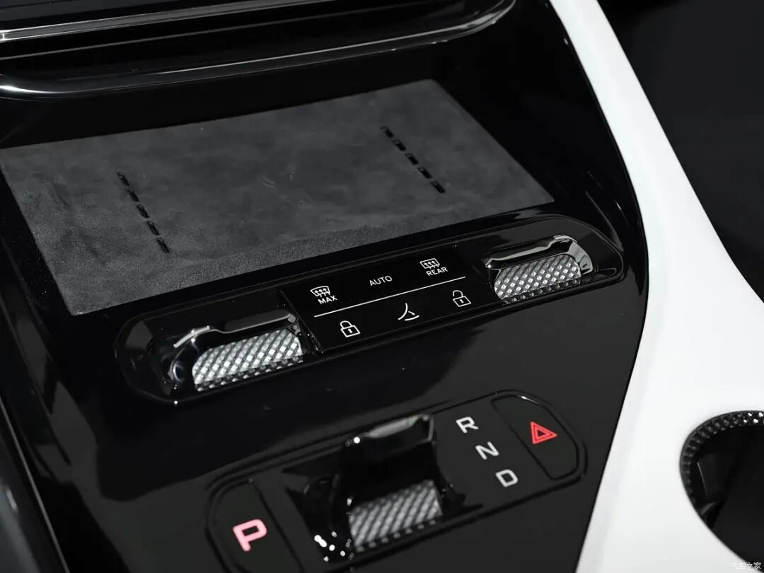 952马力，超跑级性能，50万级无对手？这你买不买？