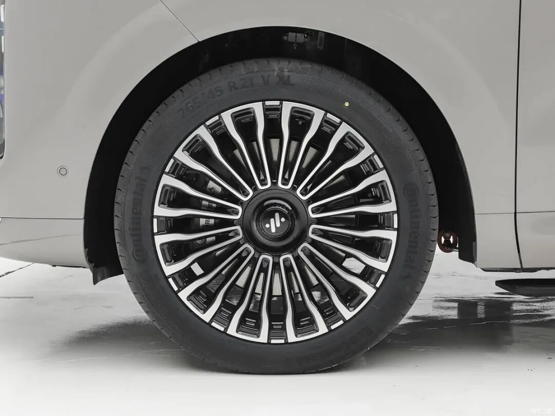 30万内天花板?线控四轮转向+空悬,零百加速4秒级,续航1605km,5座/6座可选!