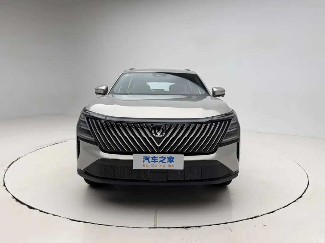 轴距2800mm,三联大屏,蓝鲸超擎混动技术,省油又省钱!网友:就等价格了!