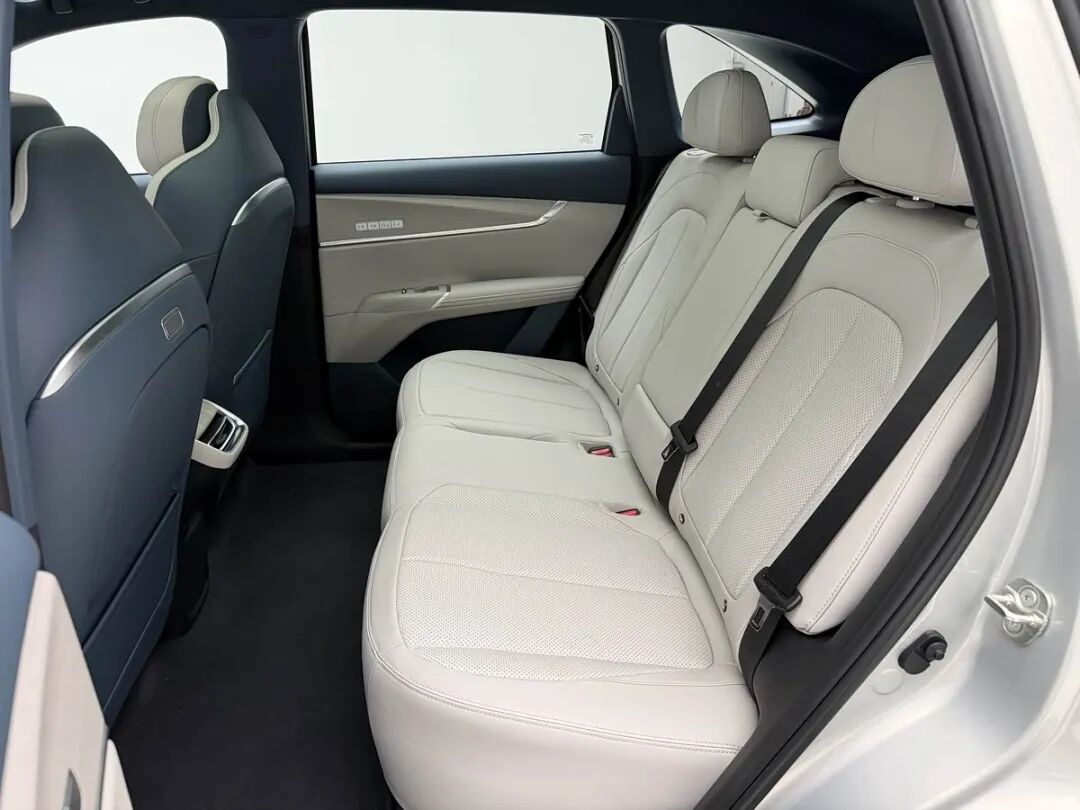 轴距2800mm,三联大屏,蓝鲸超擎混动技术,省油又省钱!网友:就等价格了!