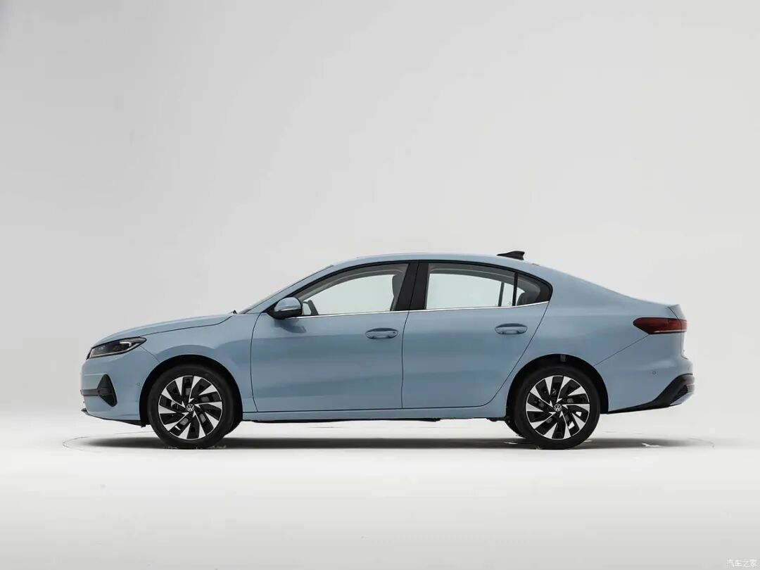 7.98万起买代步车！1.5L/1.5T两种动力，贯穿式尾灯，小鸭尾，选它还是选朗逸Pro/朗逸新锐？