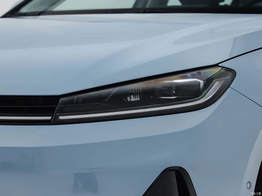 7.98万起买代步车！1.5L/1.5T两种动力，贯穿式尾灯，小鸭尾，选它还是选朗逸Pro/朗逸新锐？