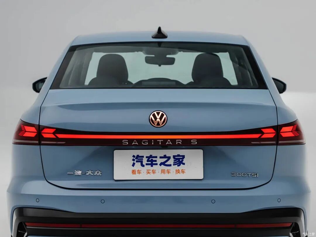 7.98万起买代步车！1.5L/1.5T两种动力，贯穿式尾灯，小鸭尾，选它还是选朗逸Pro/朗逸新锐？