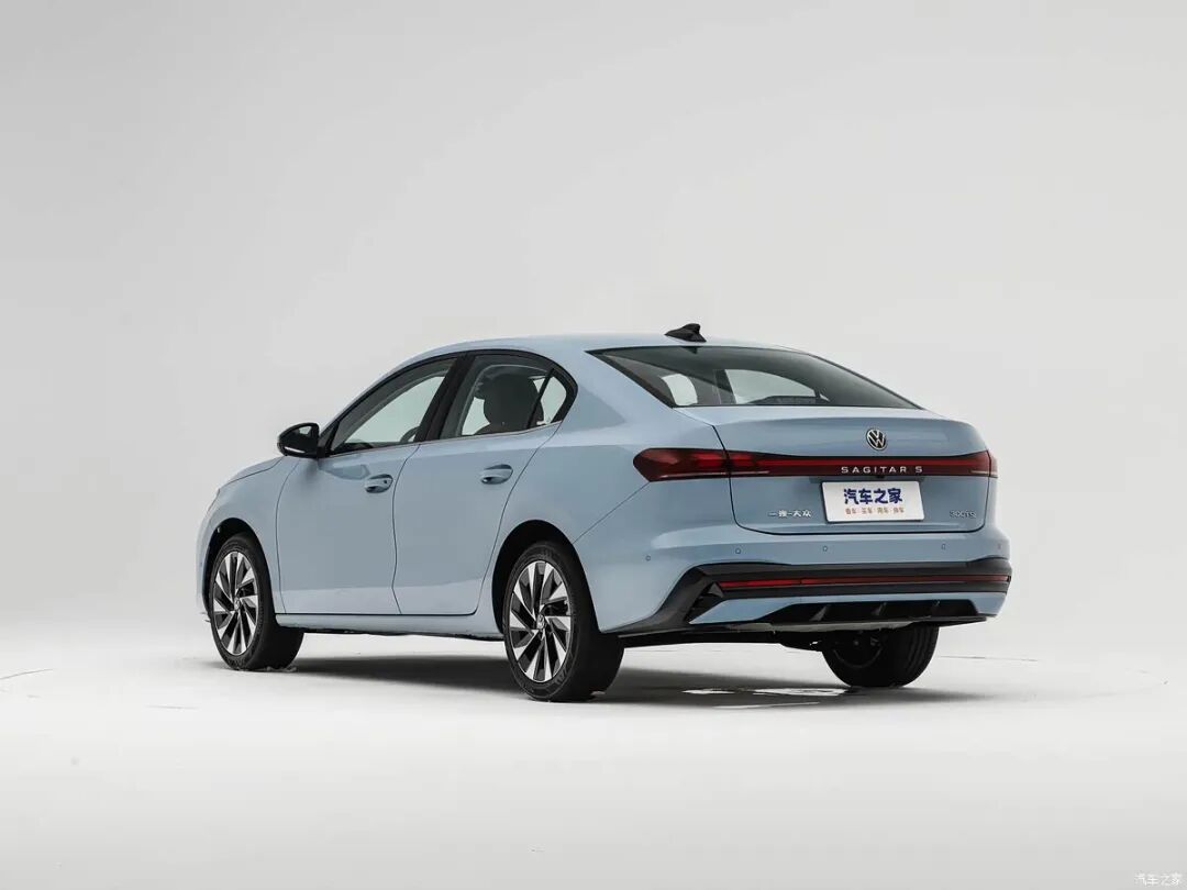 7.98万起买代步车！1.5L/1.5T两种动力，贯穿式尾灯，小鸭尾，选它还是选朗逸Pro/朗逸新锐？