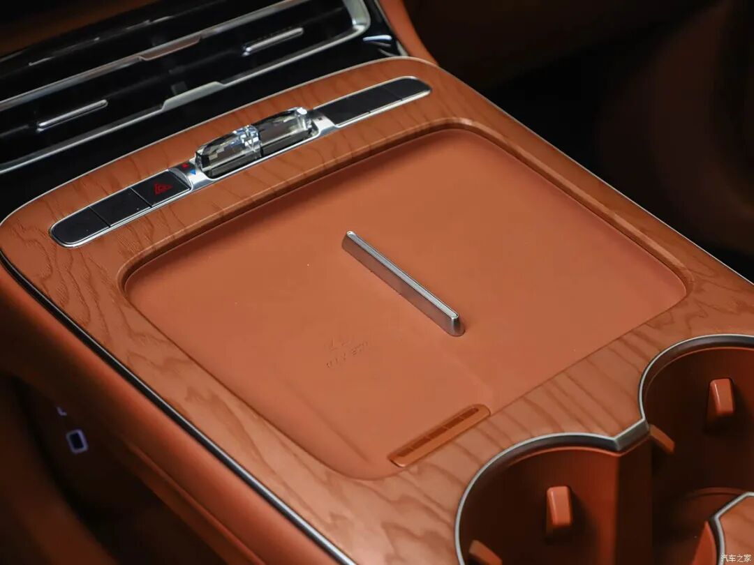 2.0T、400牛·米，双联巨屏，5座/7座可选！