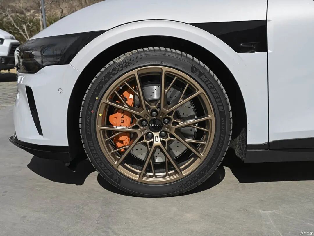 升级900V架构，FR-LINE性能套装，7种驾驶模式，8款车色，准备买车的看看它！