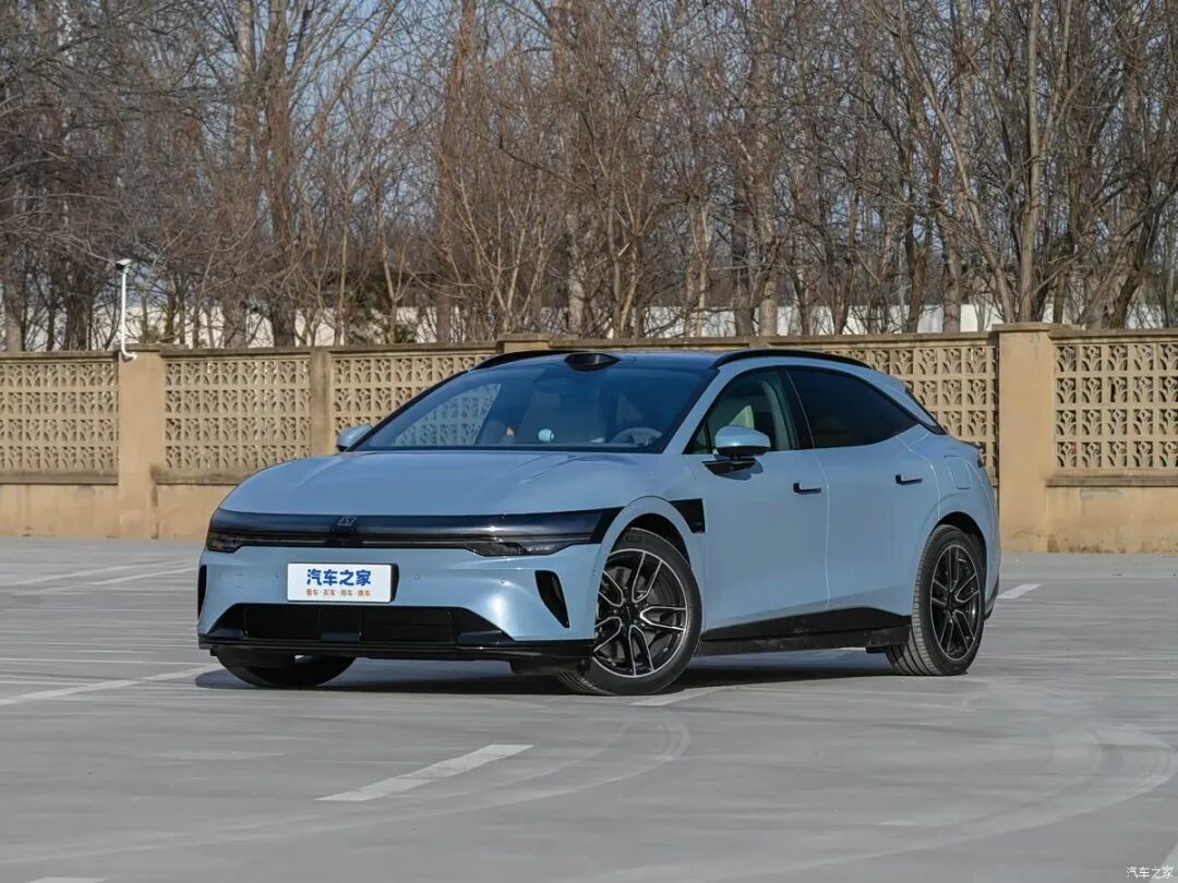 升级900V架构，FR-LINE性能套装，7种驾驶模式，8款车色，准备买车的看看它！