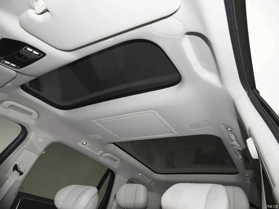 车长5米2多,轴距超3米1,云辇-A、双腔空气悬架,40万买SUV你会选它吗?