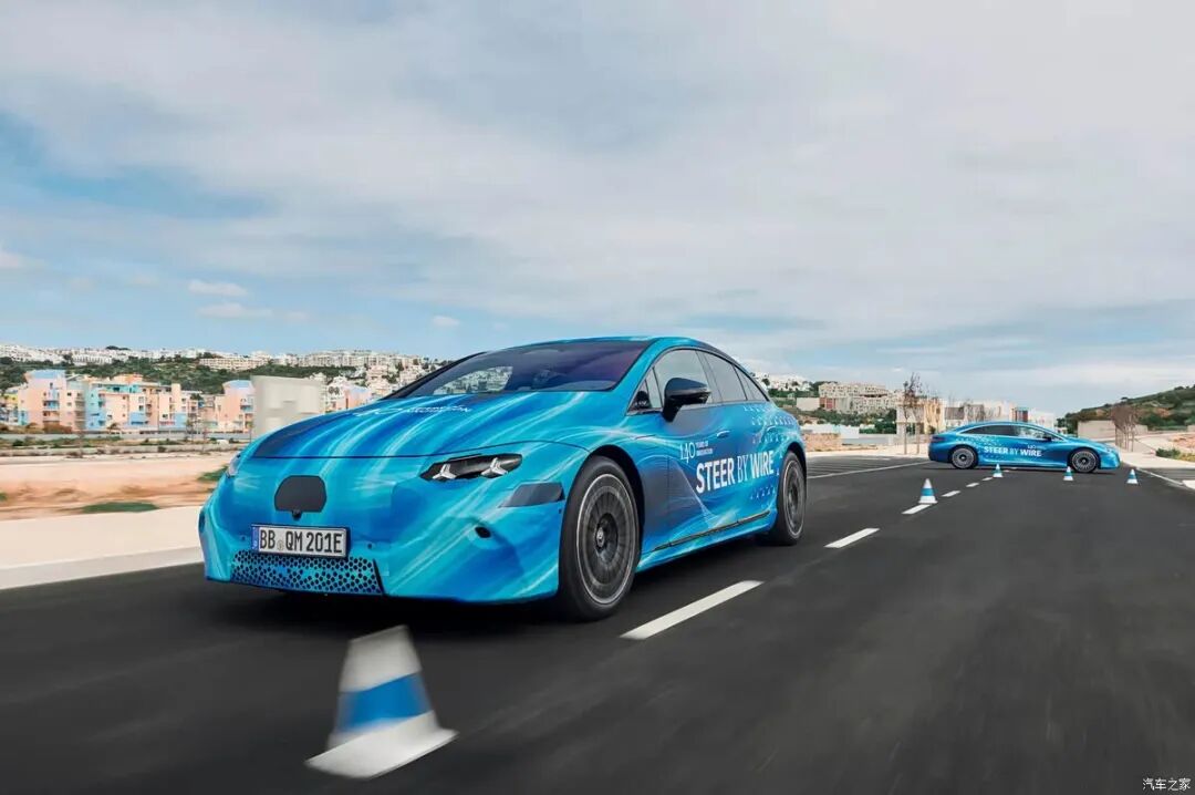 半辐方向盘+线控转向技术，这奔驰我真想试试！