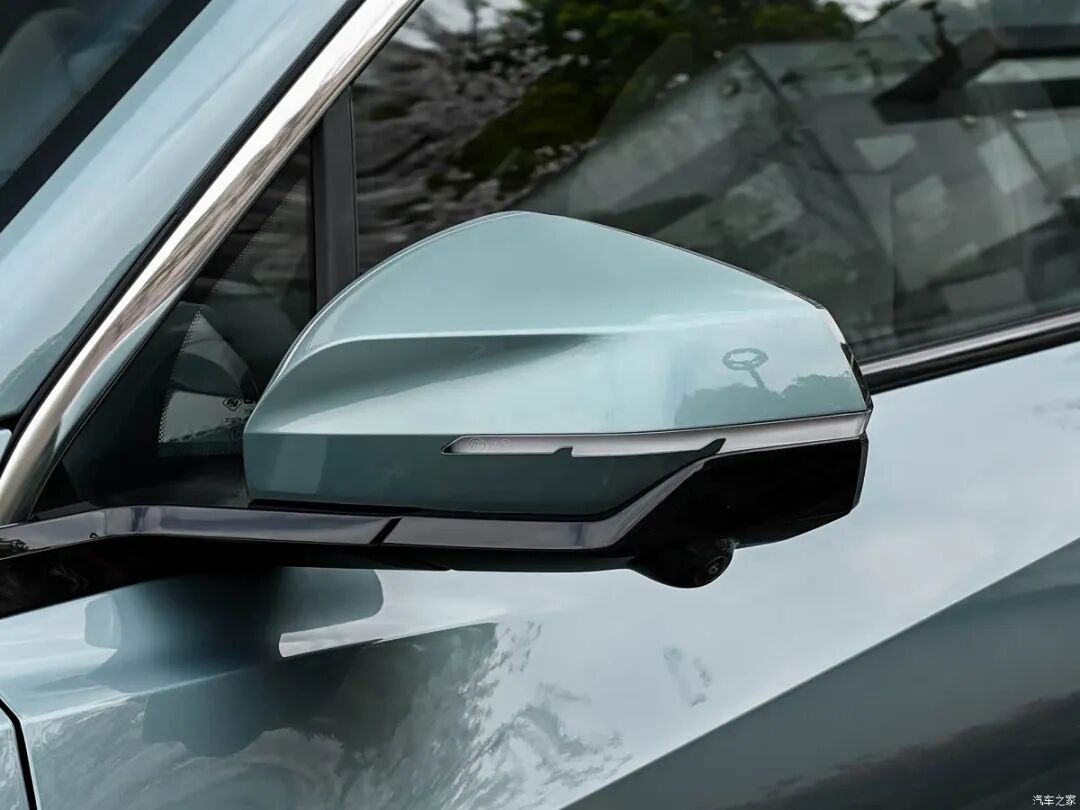 限时11.99万！直瀑式格栅，贯穿式尾灯，2.9米超长灯带，选它还是长安CS75PLUS？