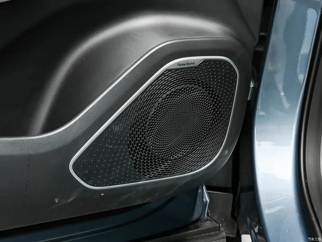 限时11.99万！直瀑式格栅，贯穿式尾灯，2.9米超长灯带，选它还是长安CS75PLUS？