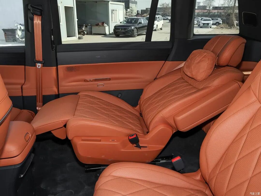 “大彩电、大沙发”，激光雷达，4.85m转弯半径、蟹行模式，大6座SUV看看它！