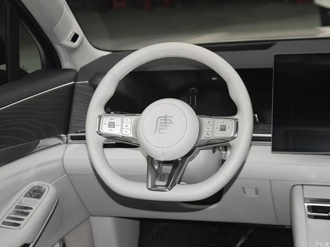 轴距超3米1，闪充、云辇-A、双腔空气悬架+道路预瞄，准备入手大型SUV的再等等！
