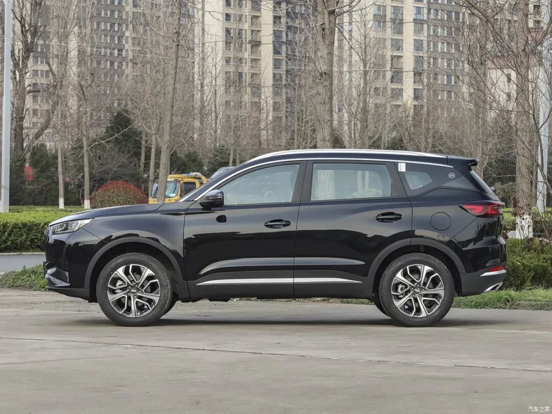 1.5T+CVT，230牛·米，24.6英寸大屏，6.99万起，选代步车别错过它！