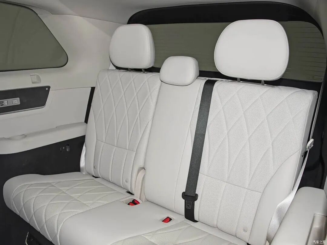 轴距超3米1，闪充、云辇-A、双腔空气悬架+道路预瞄，准备入手大型SUV的再等等！