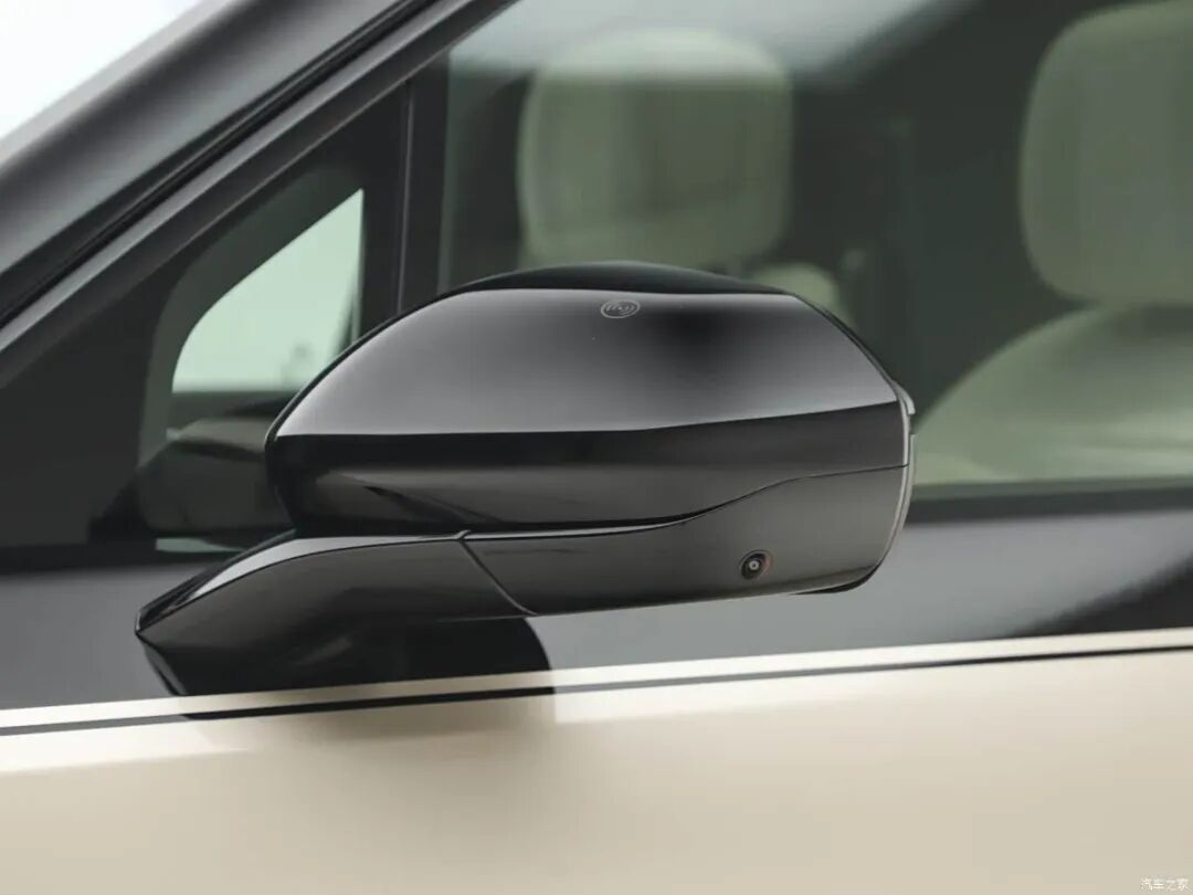 4.3秒破百，700牛·米，车长超5米3，2+2+2大六座，Nappa真皮，23英寸轮圈，行政级体验真心大气！