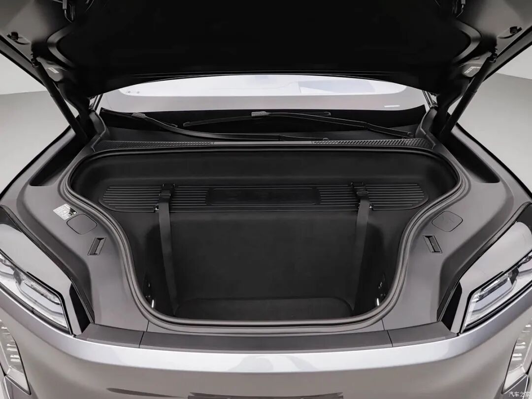 4.3秒破百，700牛·米，车长超5米3，2+2+2大六座，Nappa真皮，23英寸轮圈，行政级体验真心大气！