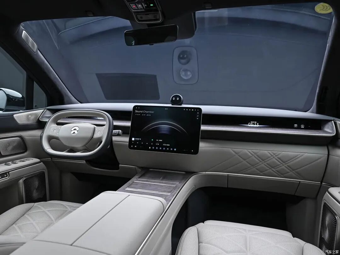 4.3秒破百，700牛·米，车长超5米3，2+2+2大六座，Nappa真皮，23英寸轮圈，行政级体验真心大气！