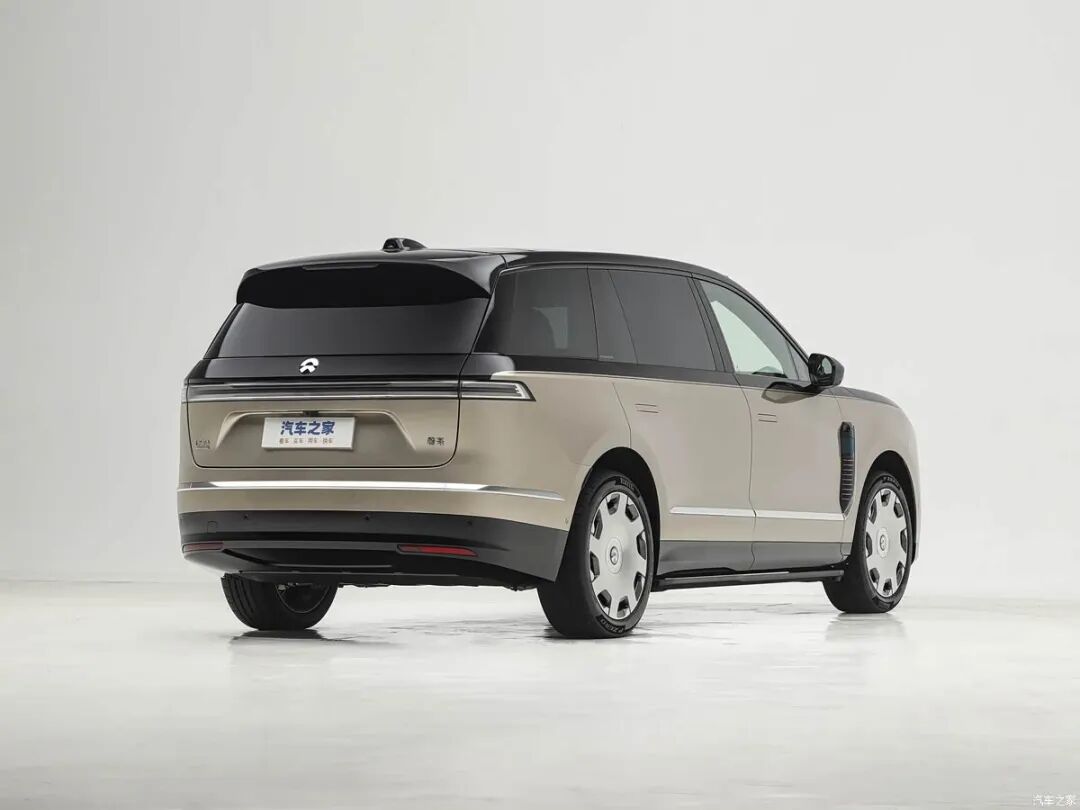 4.3秒破百，700牛·米，车长超5米3，2+2+2大六座，Nappa真皮，23英寸轮圈，行政级体验真心大气！