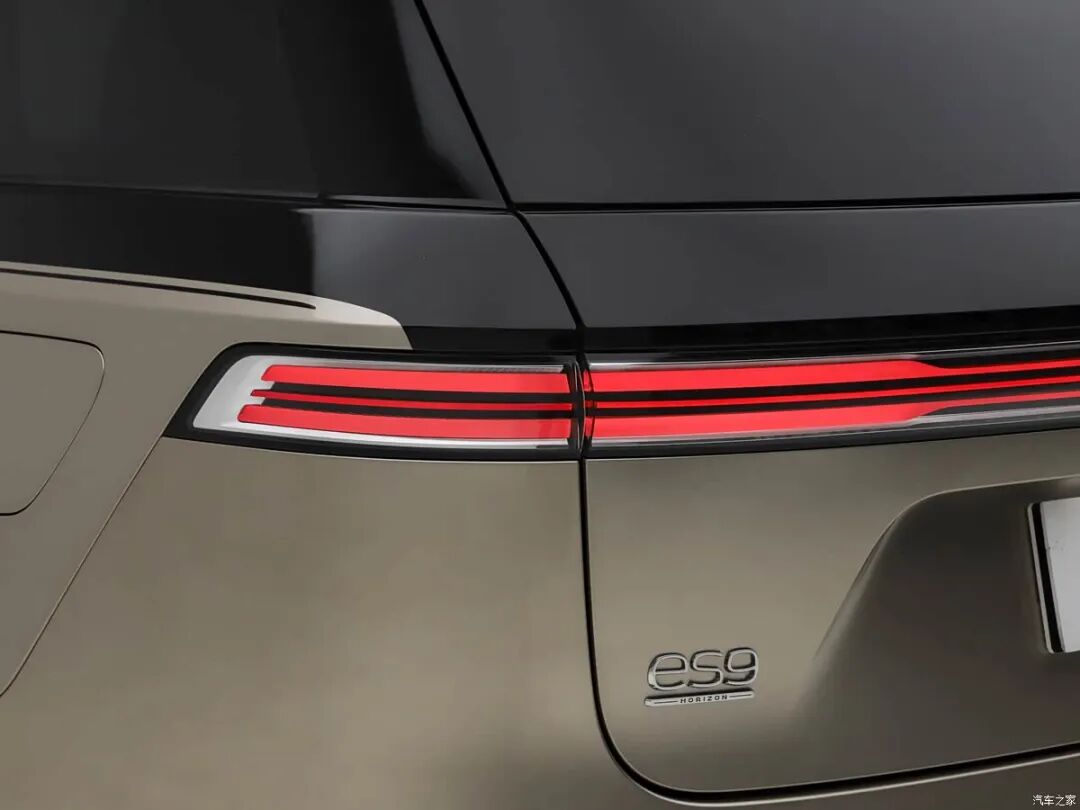 4.3秒破百，700牛·米，车长超5米3，2+2+2大六座，Nappa真皮，23英寸轮圈，行政级体验真心大气！