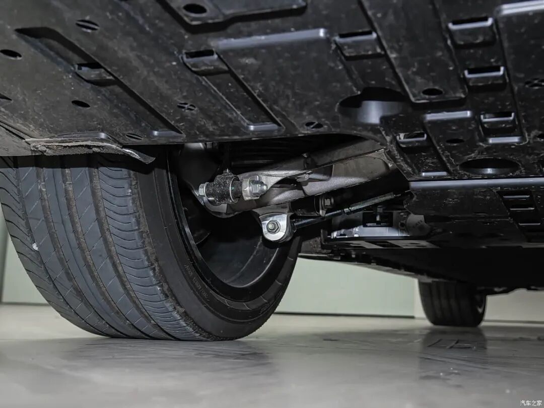 新增三电机，标配896线激光雷达，大溜背GT轿跑造型，29.39万起选它还是选奔驰宝马？