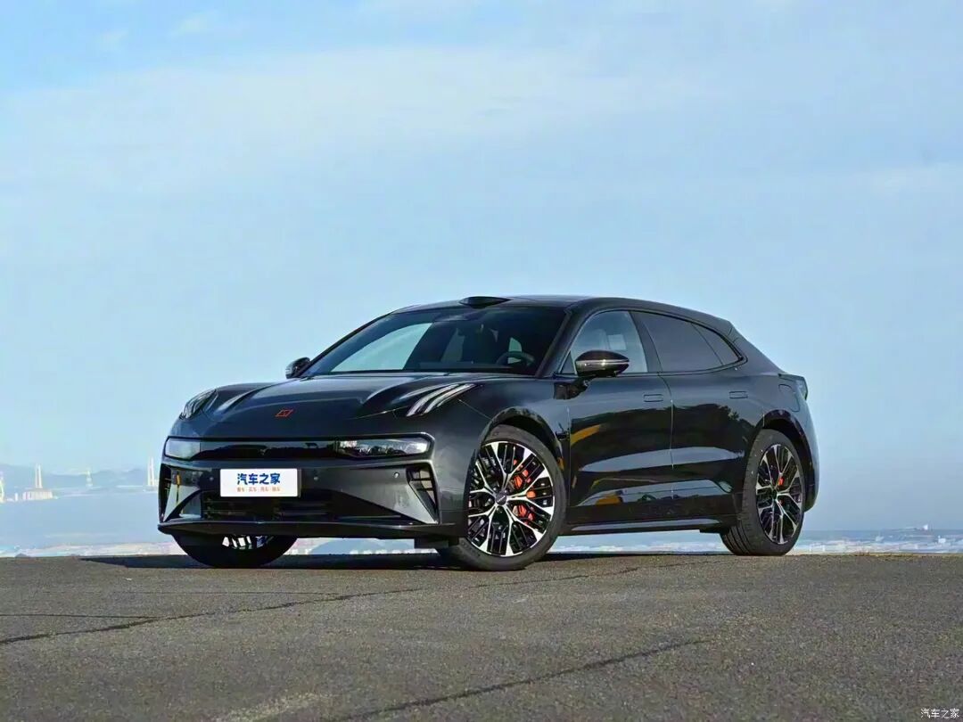 新增三电机，标配896线激光雷达，大溜背GT轿跑造型，29.39万起选它还是选奔驰宝马？