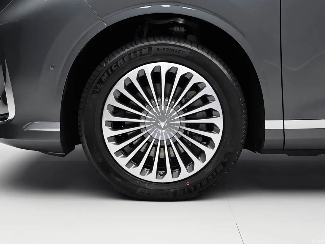 续航1330km，直瀑式格栅，零重力座椅，百公里油耗6L级，全家出行看看它！