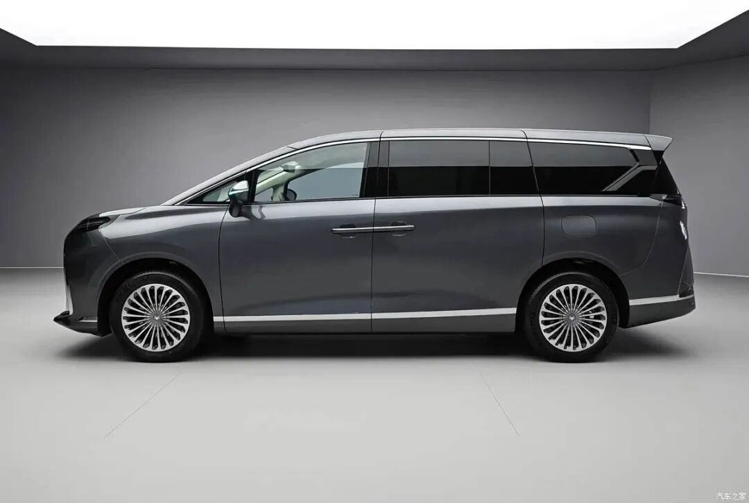 续航1330km，直瀑式格栅，零重力座椅，百公里油耗6L级，全家出行看看它！