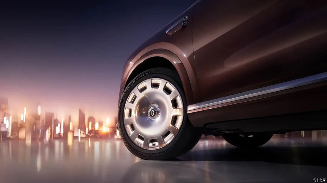 尺寸全面提升！6颗激光雷达，全主动悬架！5座/6座可选！