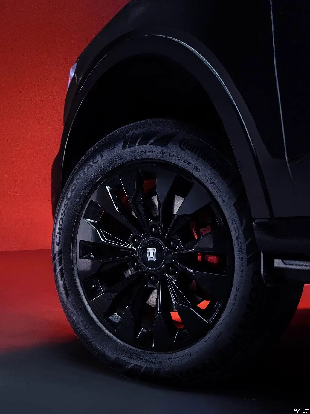 3.0T+48V轻混+9AT、500N·m，外黑内红，硬派越野黑武士来了！