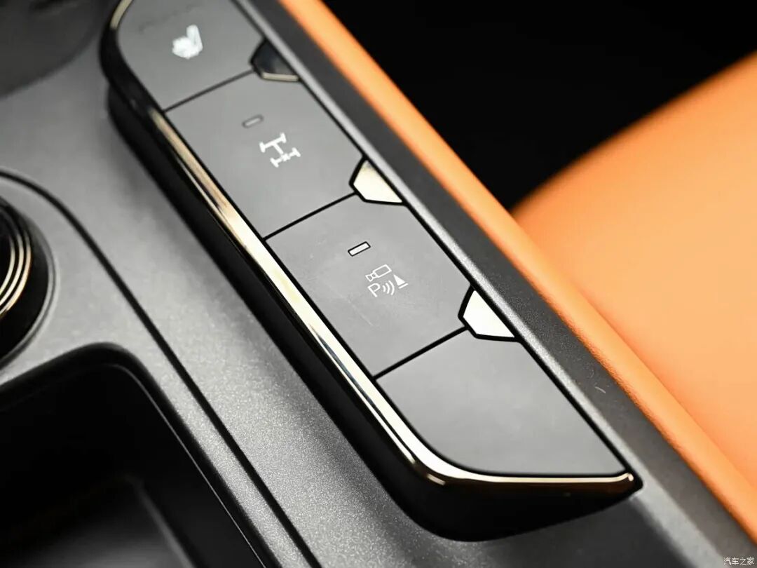 涉水深度580mm,1.5T+Hi4插混系统,蠕行模式和转向辅助全都有!