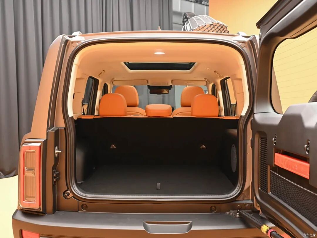 涉水深度580mm,1.5T+Hi4插混系统,蠕行模式和转向辅助全都有!