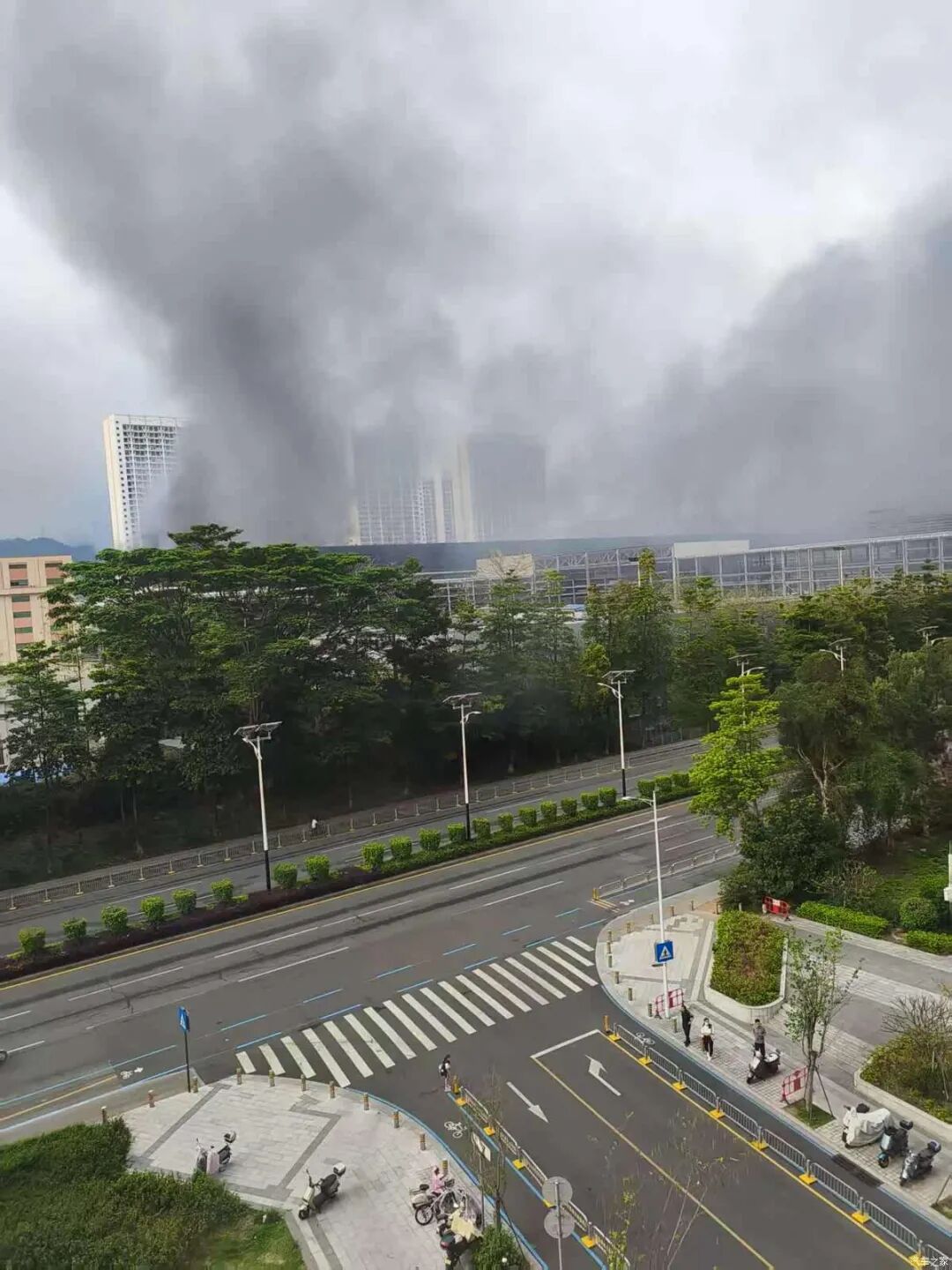 无人员伤亡 比亚迪坪山立体车库发生火情 为试验及报废车辆停放区