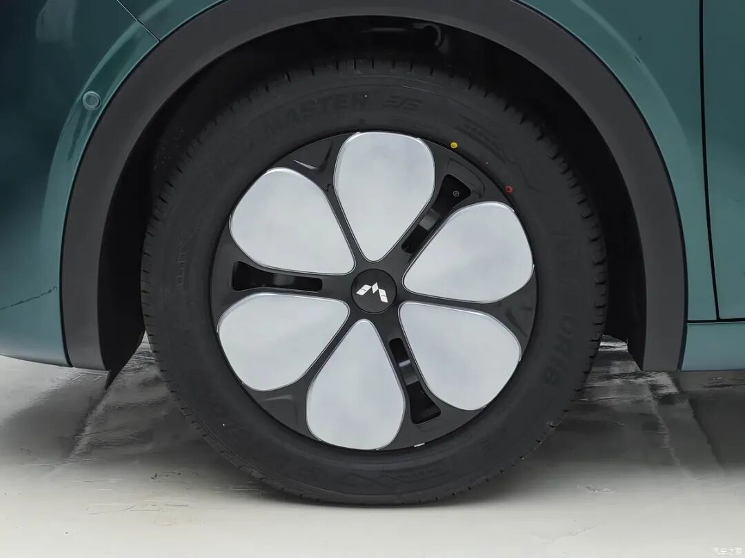 预售5.88万起！403km续航+五门五座！精致代步车这块子还得是它！