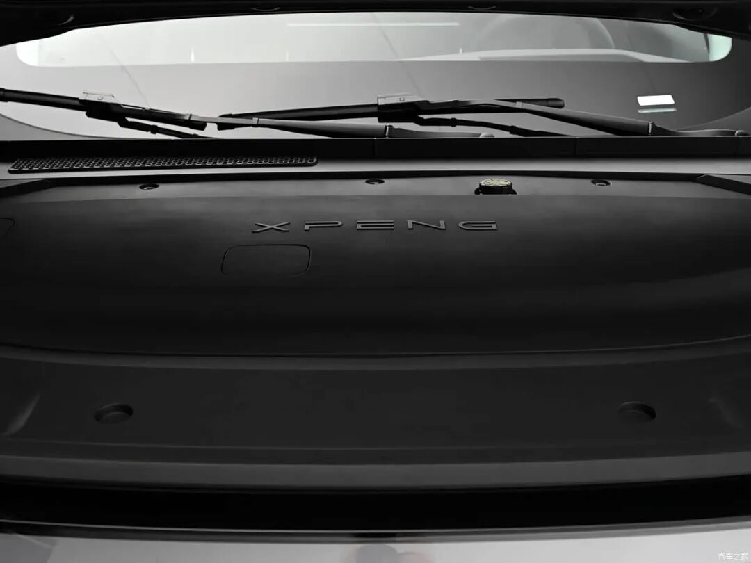 “大湾区揽胜”来了！二排可翻转娱乐屏，零重力座椅，全尺寸六座旗舰SUV，40万你会选它吗？