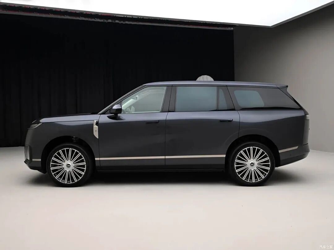 “大湾区揽胜”来了！二排可翻转娱乐屏，零重力座椅，全尺寸六座旗舰SUV，40万你会选它吗？